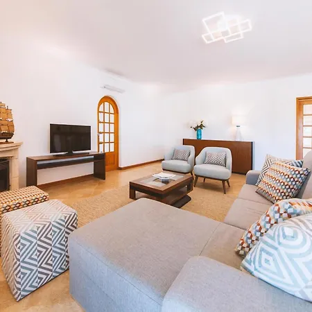 Villa In Algarve Near Stunning Beaches *