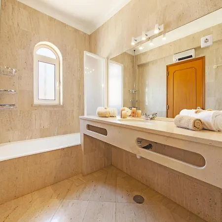 Villa In Algarve Near Stunning Beaches