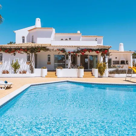 Villa In Algarve Near Stunning Beaches *