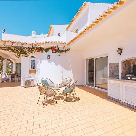 Villa In Algarve Near Stunning Beaches Vila